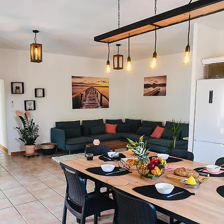 Spacieux T5, Terrasse, Proche Centre,parking Prive *