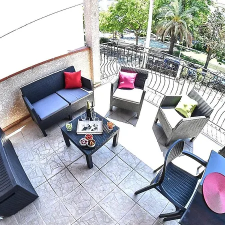 Spacieux T5, Terrasse, Proche Centre,parking Prive Appartement *